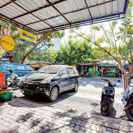 Spot On 90148 Gosepa Mayjend Sungkono Surabaya Kültér fotó