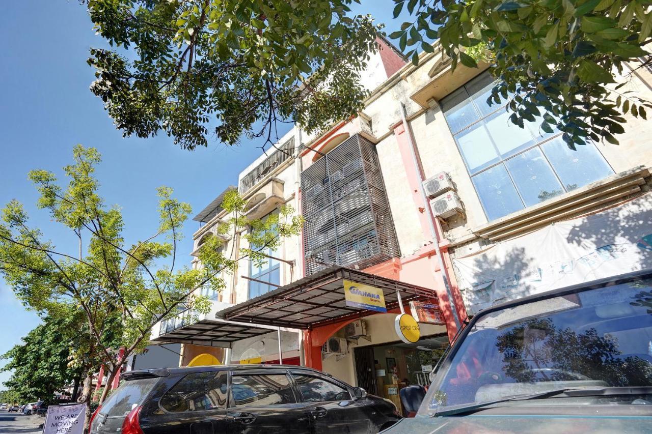 Spot On 90148 Gosepa Mayjend Sungkono Surabaya Kültér fotó