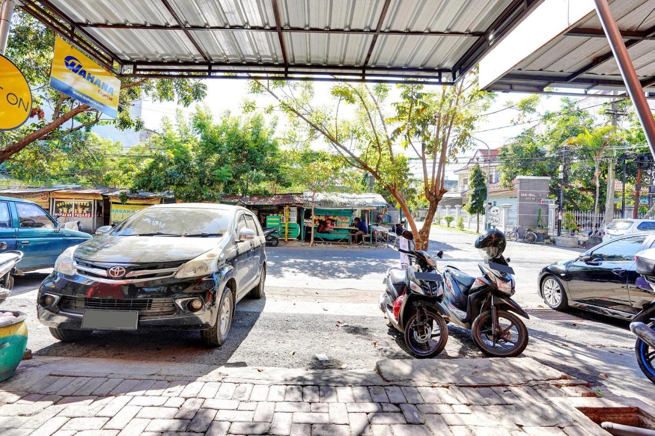 Spot On 90148 Gosepa Mayjend Sungkono Surabaya Kültér fotó